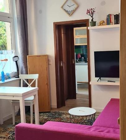 Buedchen Am Rathaus-Parkplatz-Bett Und Schlafcouch-Eg-Netflix- Apartment โอเบอร์เฮาเซิน ภายนอก รูปภาพ