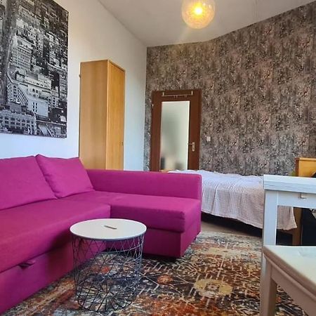 Buedchen Am Rathaus-Parkplatz-Bett Und Schlafcouch-Eg-Netflix- Apartment โอเบอร์เฮาเซิน ภายนอก รูปภาพ