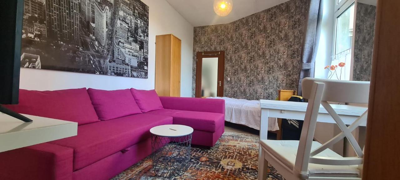 Buedchen Am Rathaus-Parkplatz-Bett Und Schlafcouch-Eg-Netflix- Apartment โอเบอร์เฮาเซิน ภายนอก รูปภาพ